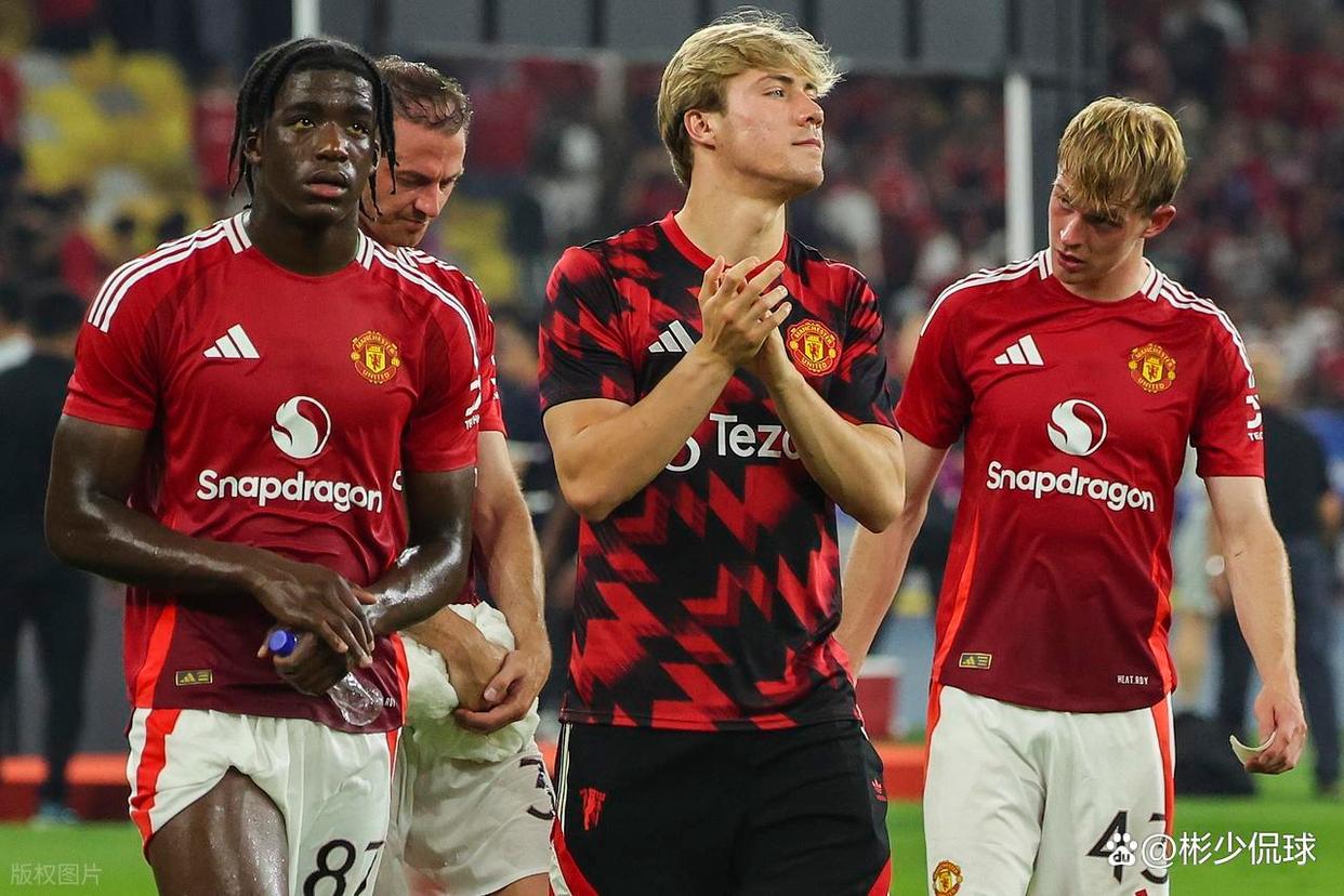 星空体育官方网站清晨曼联调整名单以备法甲；复出首秀环节打磨；气氛紧张；年轻球员得到机会的简单介绍