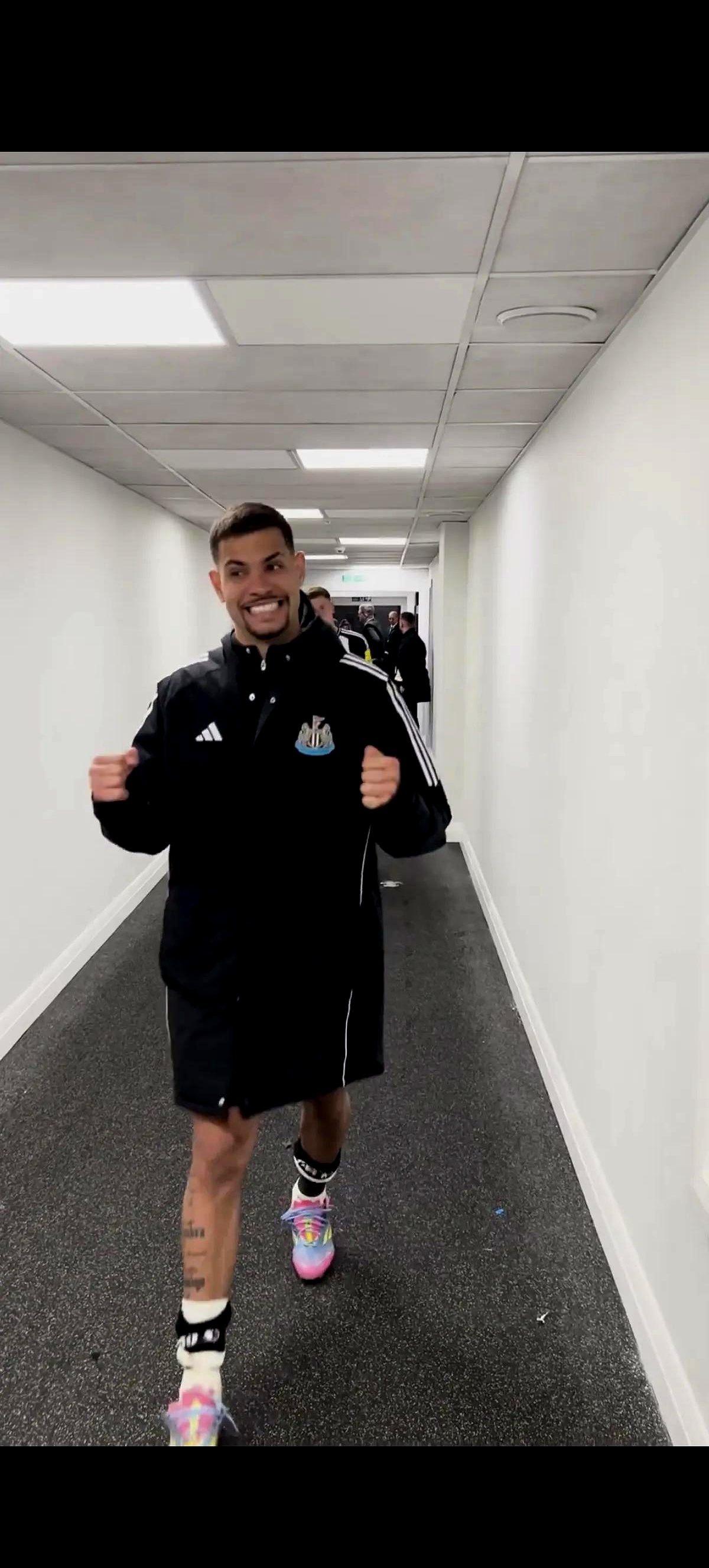 包含纽卡斯尔迎亚冠关键赛，清晨遗憾出局，话题不断，细节决定成败的词条