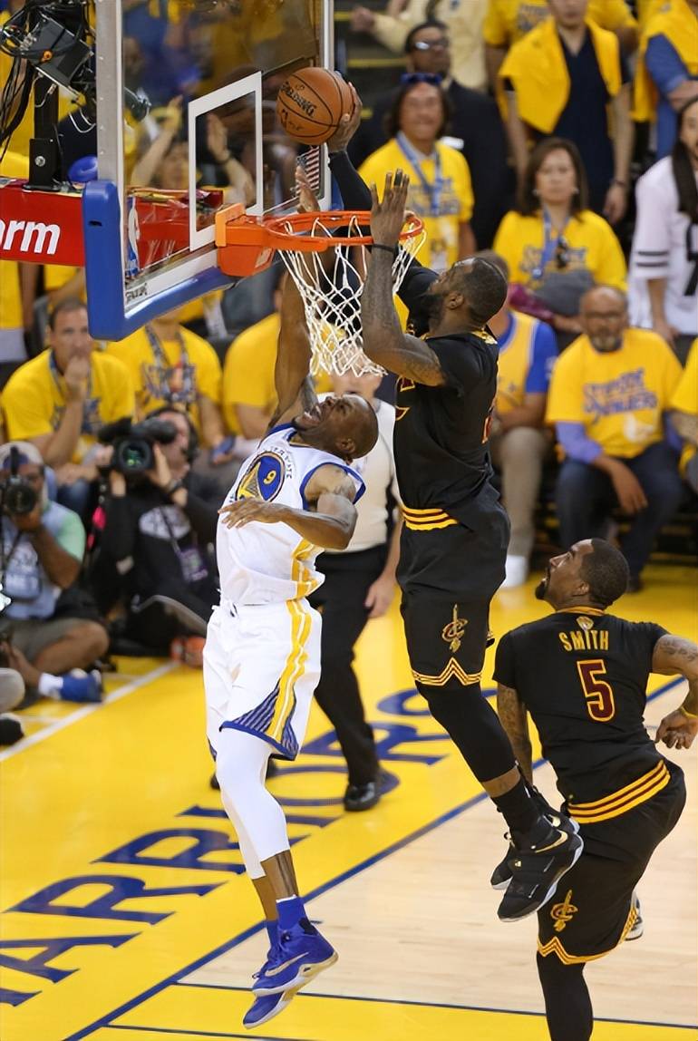 包含赛地聚焦:NBA总决赛关键时刻热度飙升,克里夫兰骑士止住颓势,目标明确,球队文化再被提及的词条 包含赛地聚焦:NBA总决赛关键时刻热度飙升,克里夫兰骑士止住颓势,目标明确,球队文化再被提及的词条