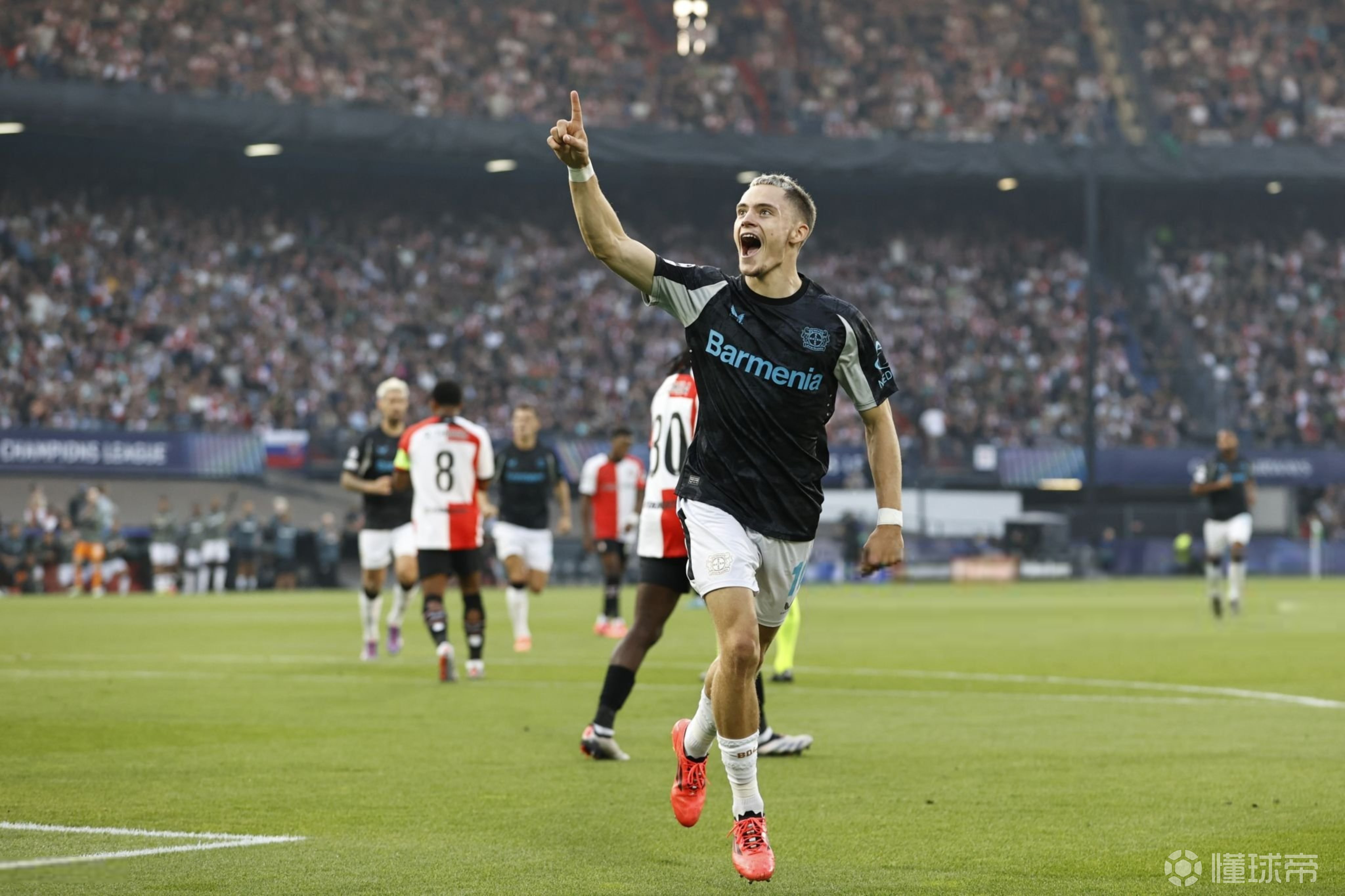 星空体育官方网站尤文图斯训练开放日；集结日再遭质疑引欢呼；欧冠在即；年轻球员得到机会的简单介绍