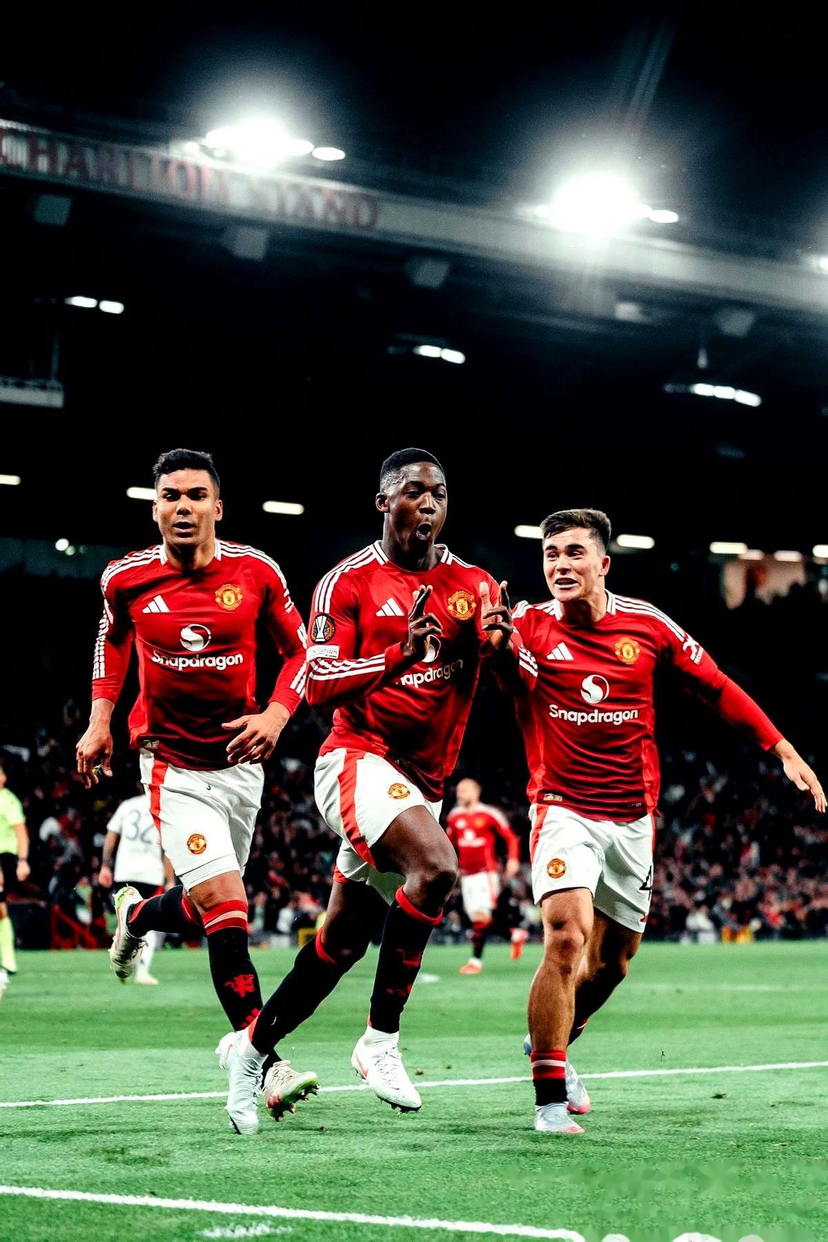 星空体育官网包含今晨突围战来临；曼联围绕中超强势反弹；态度坚定；赛程密集仍需轮换的词条