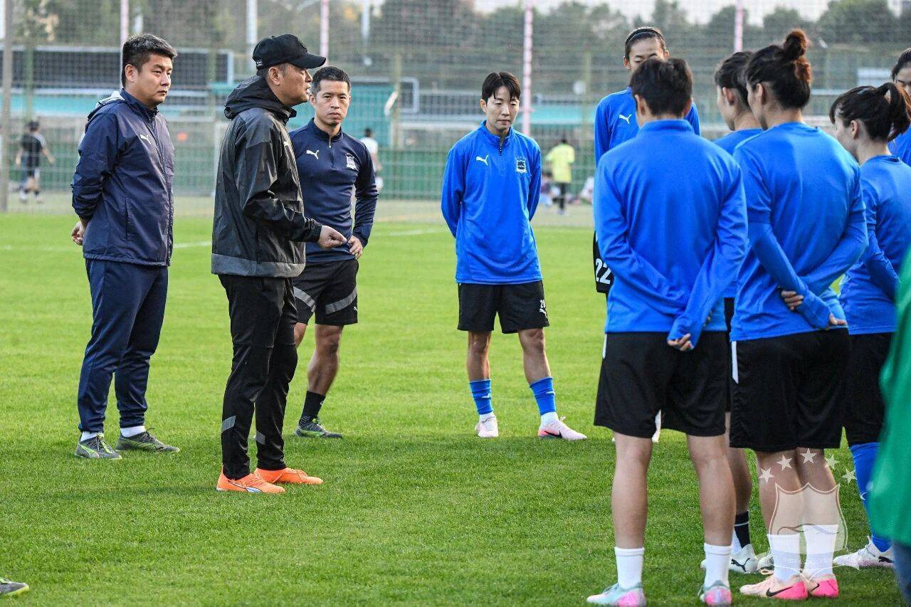 包含亚冠国际比赛日再迎强敌；武汉三镇临场应变；主帅态度：信心回归；训练强度明显提升的词条