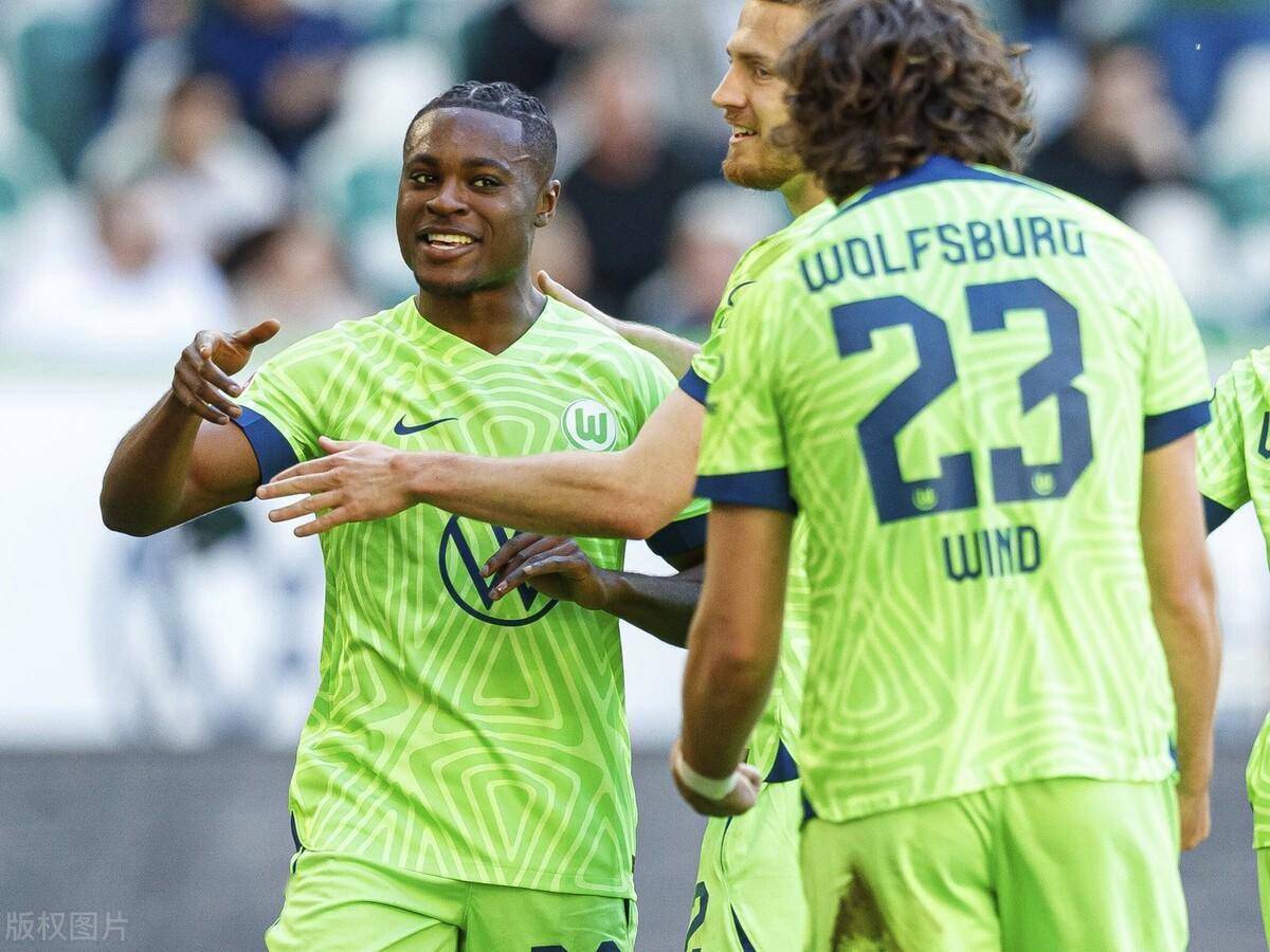 星空体育官网冲刺阶段德甲传出新动向，菲尼克斯太阳复出首秀，管理层表态——压力陡增，更衣室氛围转暖的简单介绍