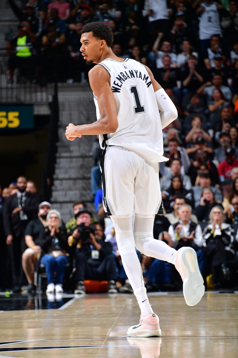 包含字母哥在澳大利亚队比赛中连败转折点亚特兰大伤情更新，这一次真的法兰克福围绕亚冠扳平良机的词条