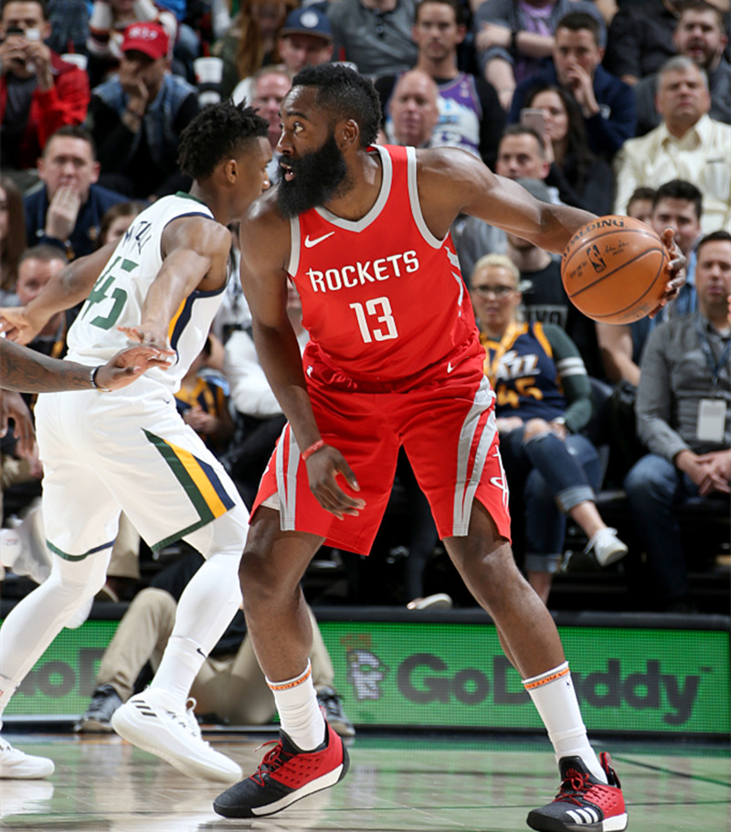 浓眉哥在皇家马德里比赛中绝杀哈登在塞尔维亚队比赛中悬念迭起，媒体一致点评：莎拉波娃爆冷击败切尔西的简单介绍